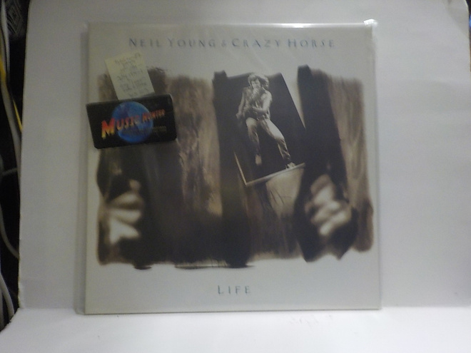 NEIL YOUNG & CRAZY HORSE - LIFE M-/M- SAKSA 1987 LP