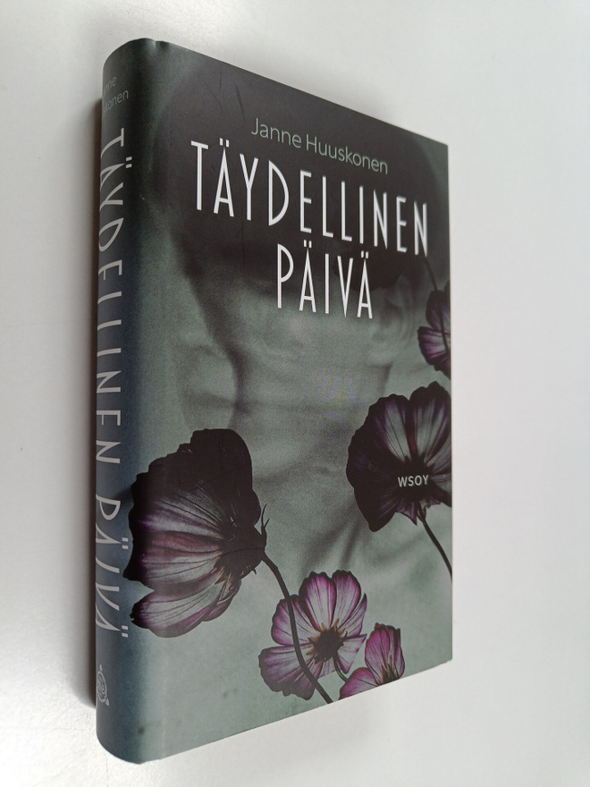 Janne Huuskonen : Täydellinen päivä - romaani