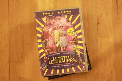 Lumottu lelukauppa DVD