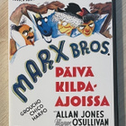 Päivä kilpa-ajoissa (1937) Marx-veljesten elokuva (UUSI) - pikkukuva 1