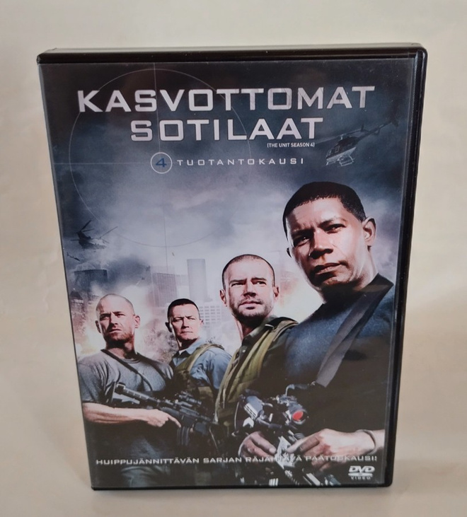 KASVOTTOMAT SOTILAAT  (KAUSI 4)