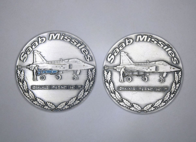 Saab Missiles 2 kpl mitali 60 mm emaloitu ja ilman á 68 g