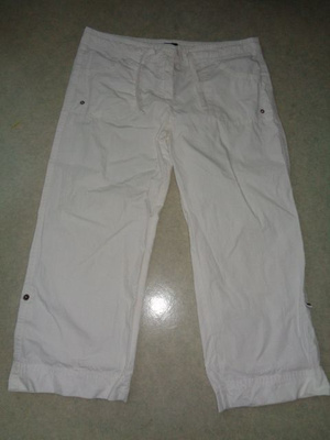 Valkoiset caprit / shortsit 40