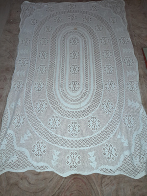 Kaunis ja suuri valkoinen pitsipöytäliina 212x140cm