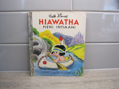 TAMMEN KULTAISET KIRJAT, DISNEY HIAWATHA PIENI INTIAANI no 8