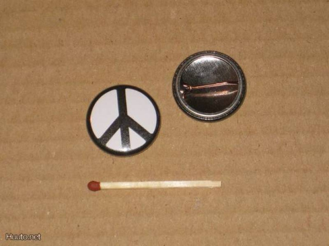 Peace symbol rintanappi 1" Rauhanmerkki c3