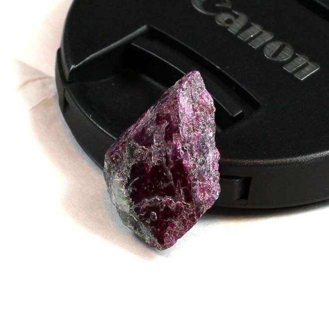 Rubiini kide 25.18ct 26mm hyvä riipus muoto Longido Tansania