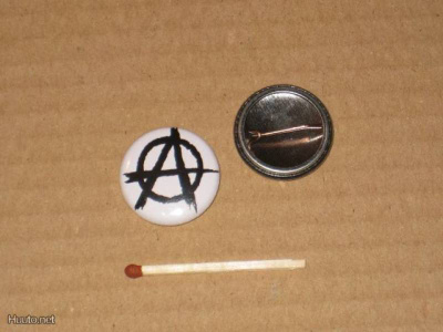 Punk A symbol rintanappi 1" d4