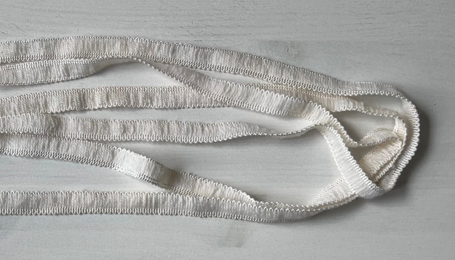 Aino – puku muinaispuvun uusinnos.
