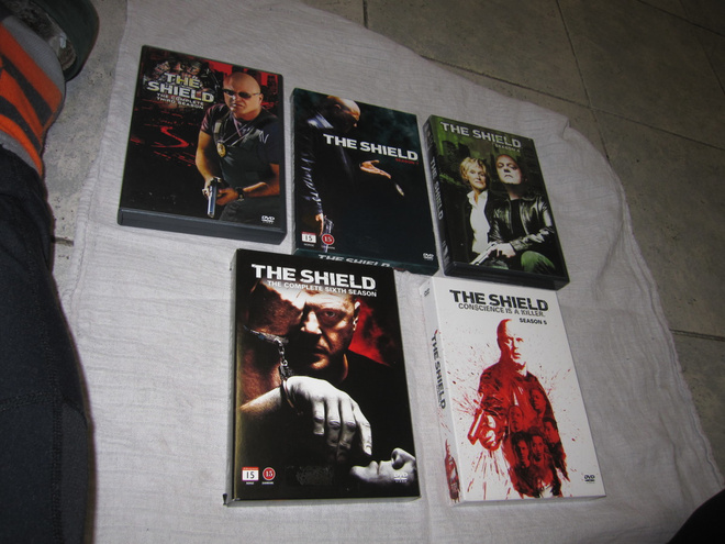 THE SHIELD 5 tuotantokautta ( eritt. hyväkuntoiset !!