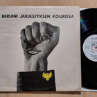 BERLIINI JÄRJESTYKSEN KOURISSA  orig. FIN   1970 LP  LRLP 20 - pikkukuva 1