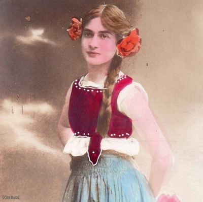 NAINEN / Lettipäinen tyttö ruusut ohimoilla. 1900-l.