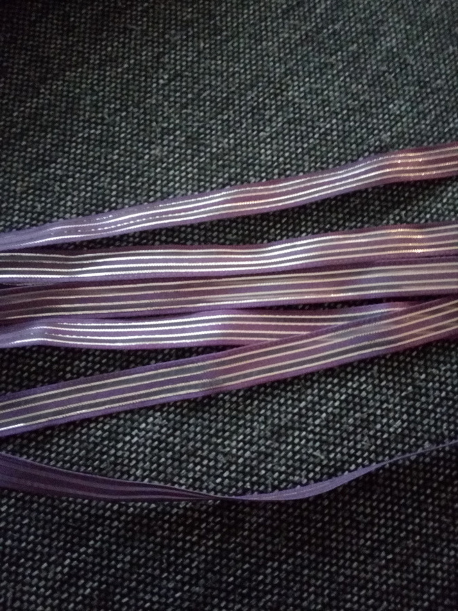 Violetti kulta nauhaa n 100cm