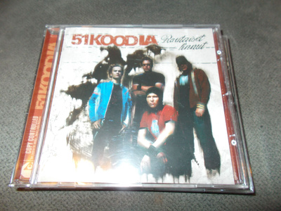 CD 51 KOODIA ** RAUTAISET LINNUT **