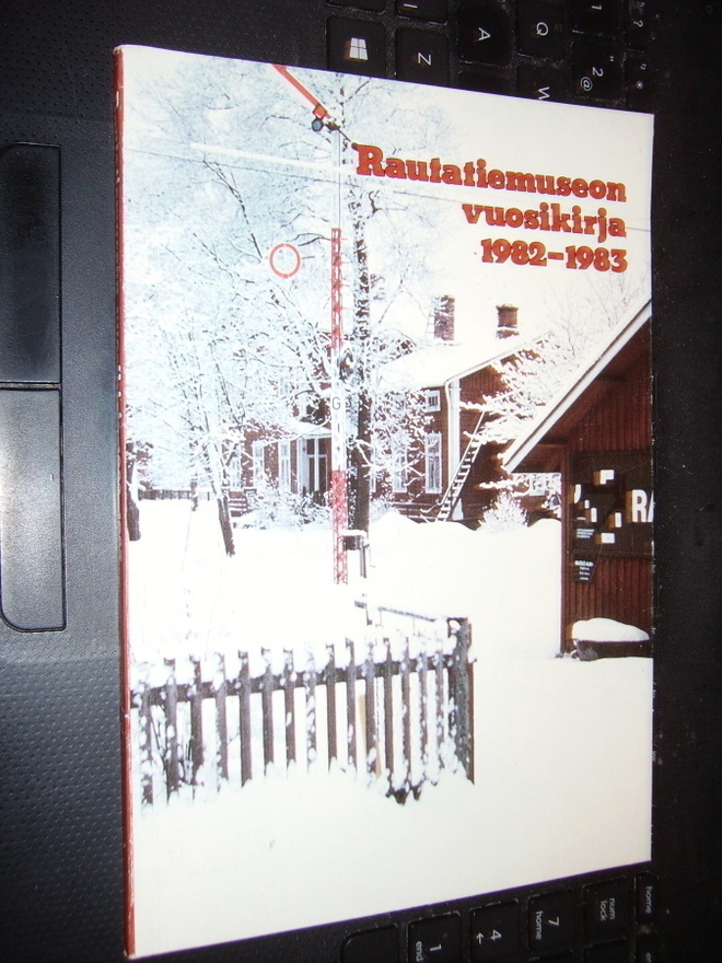 Rautatiemuseon vuosikirja 1982-1983 ( SIS. POSTIKULUT )