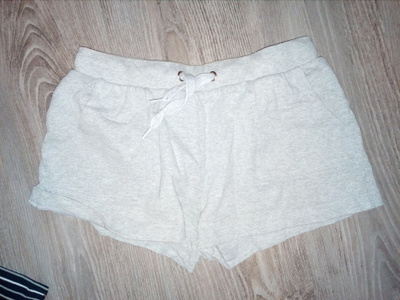 Harmaat shortsit koko 170cm