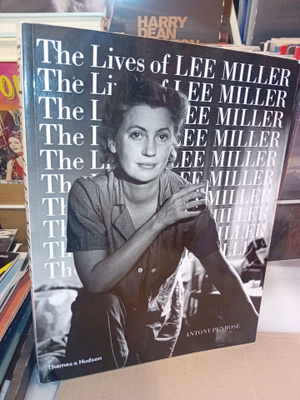 Penrose : The lives of Lee Miller ( SIS POSTIKULU )