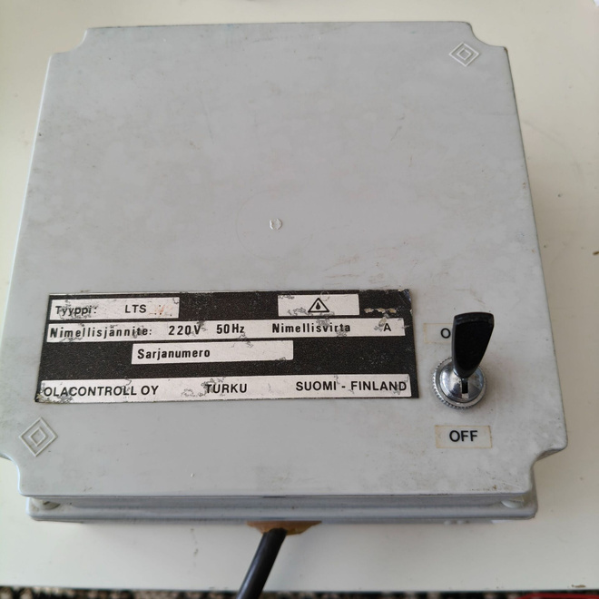 Virtalähde 24 VDC 2A