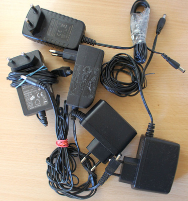 12V virtalähteitä 4.7mm liittimellä