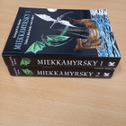 George R.R. Martin: Miekkamyrsky 1 ja 2 - pikkukuva 3