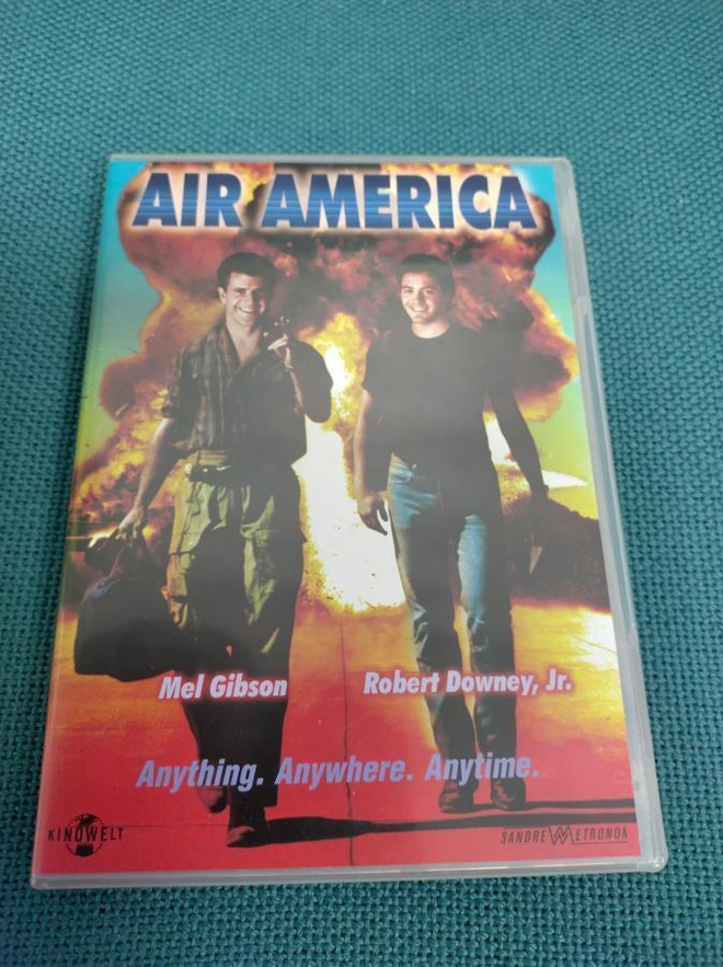 AIR AMERICA (Robert Downey Jr.) 1990***