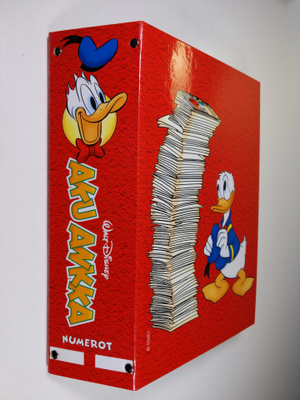 Walt Disney : Aku Ankka puolivuosikerta 2000 : 1-26 + 11 B