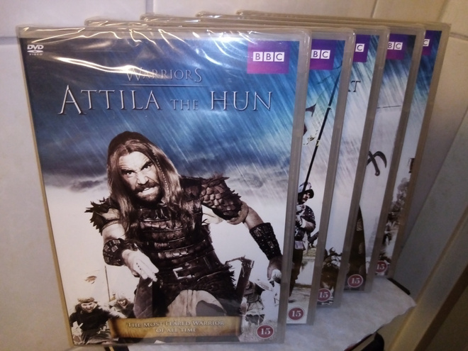 5 KPL DVD :  BBC WARRIORS SARJAA (UUSI) SIS POSTIKULU