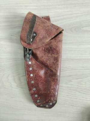Vanha pistoolin kotelo