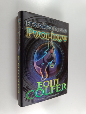 Eoin Colfer : Etsivätoimisto Puolikuu