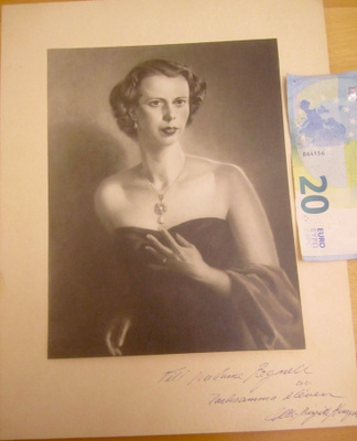 Valokuva + Nimmari UPEA Rouva Aatteellinen? Julkkis? 1920-l