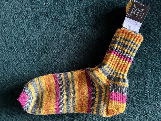 Koko 38 Step-langasta käsinkudotut villasukat