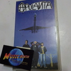 APULANTA - MUSTA HEVONEN VHS - pikkukuva 1
