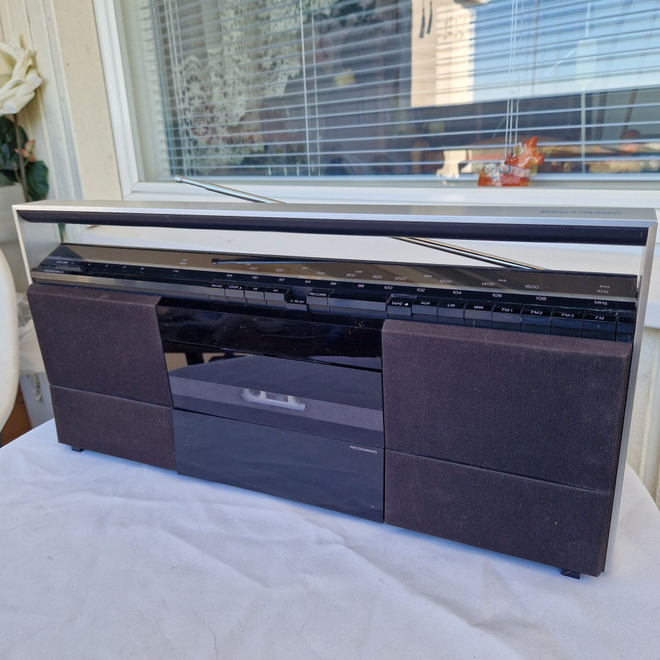 Bang & Olufsen - Beosystem 10 radio/kasettisoitin.
