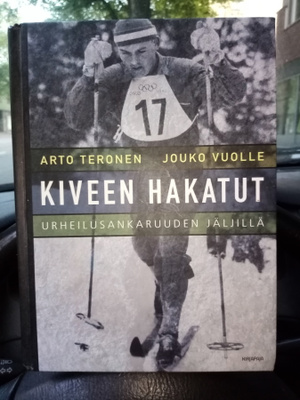 KIVEEN HAKATUT -  URHEILUSANKARUUDEN JÄLJILLÄ