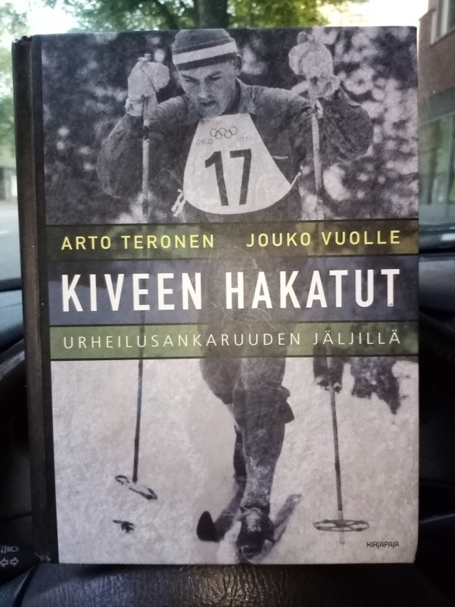 KIVEEN HAKATUT -  URHEILUSANKARUUDEN JÄLJILLÄ