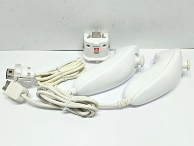Wii - 2kpl Nunchuk ohjaimet + MotionPlus adapteri