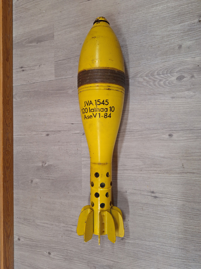 Sota-aikanen 120mm krh kranaatti