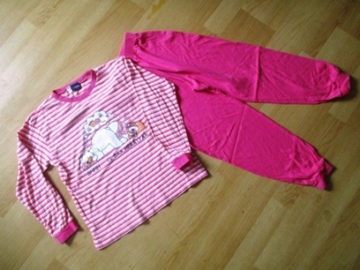 Pyjamat, 110 cm ja 130 cm. 4 € kpl.