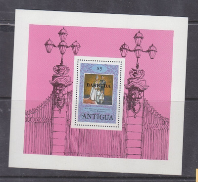 Antigua Barbuda päällepainama Queen elisabet blokki.
