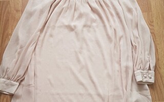 Hyvä H&M vaatepaketti naiselle koko M sis.5 kpl!