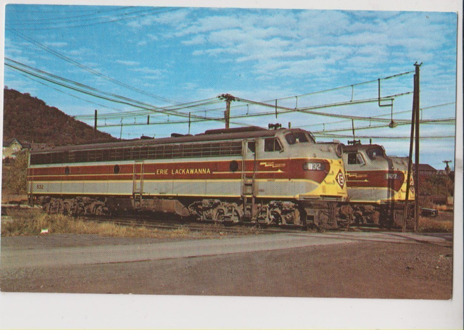 Juna veturi Erie Lackawanna 832 p215