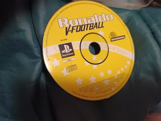 SLES-00995 Sony PlayStation 1 Ronaldo V-Football peli L