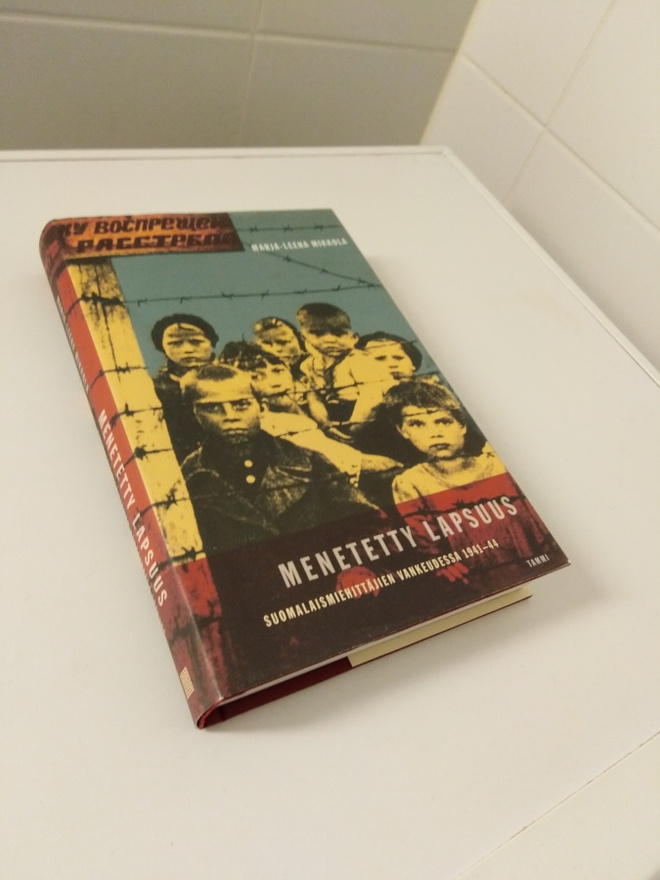 Marja-Leena Mikkola: Menetetty lapsuus