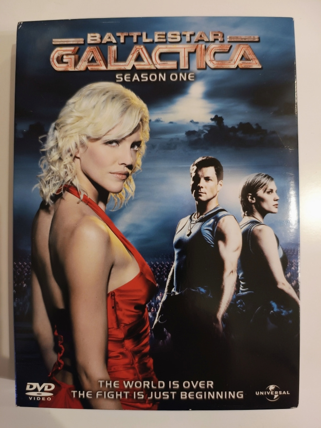 Taisteluplaneetta Galactica, Kausi 1 (BOXI) - DVD