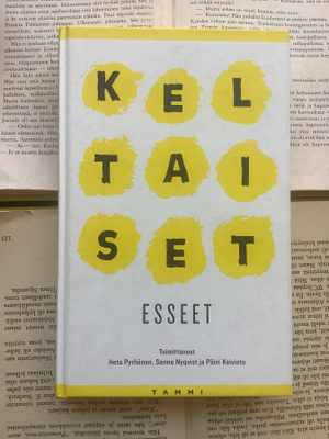 Keltaiset esseet (sid.)