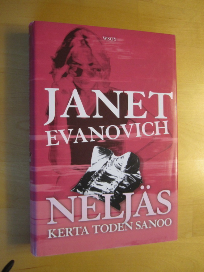 Janet Evanovich : Neljäs kerta toden sanoo (1.p. 2010 )