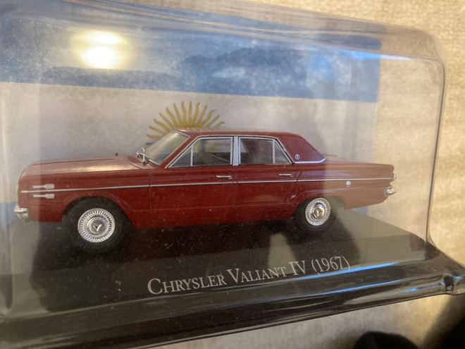 Chrysler Valiant -67.  Pienoismalli 1/43