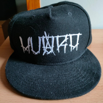 Huora - lippis