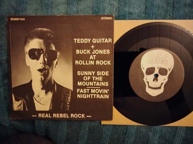 Teddy Guitar & Buck Jones sinkku