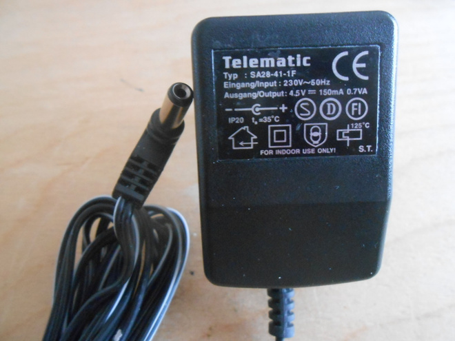 Telematic laturi, Typ: SA28-41-1F, output 4,5V 150mA.